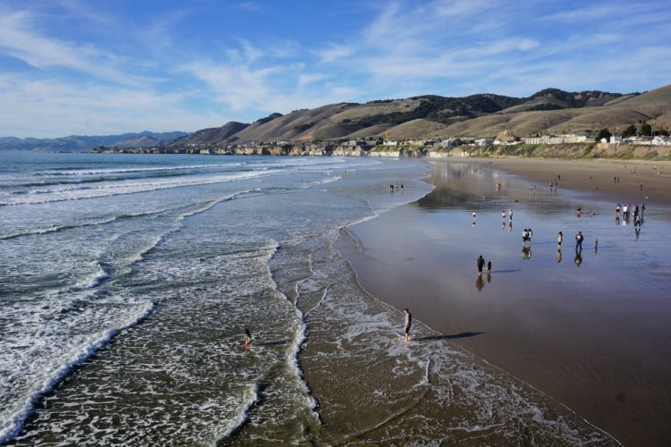 Golden sunset along the Pismo Beach coastline