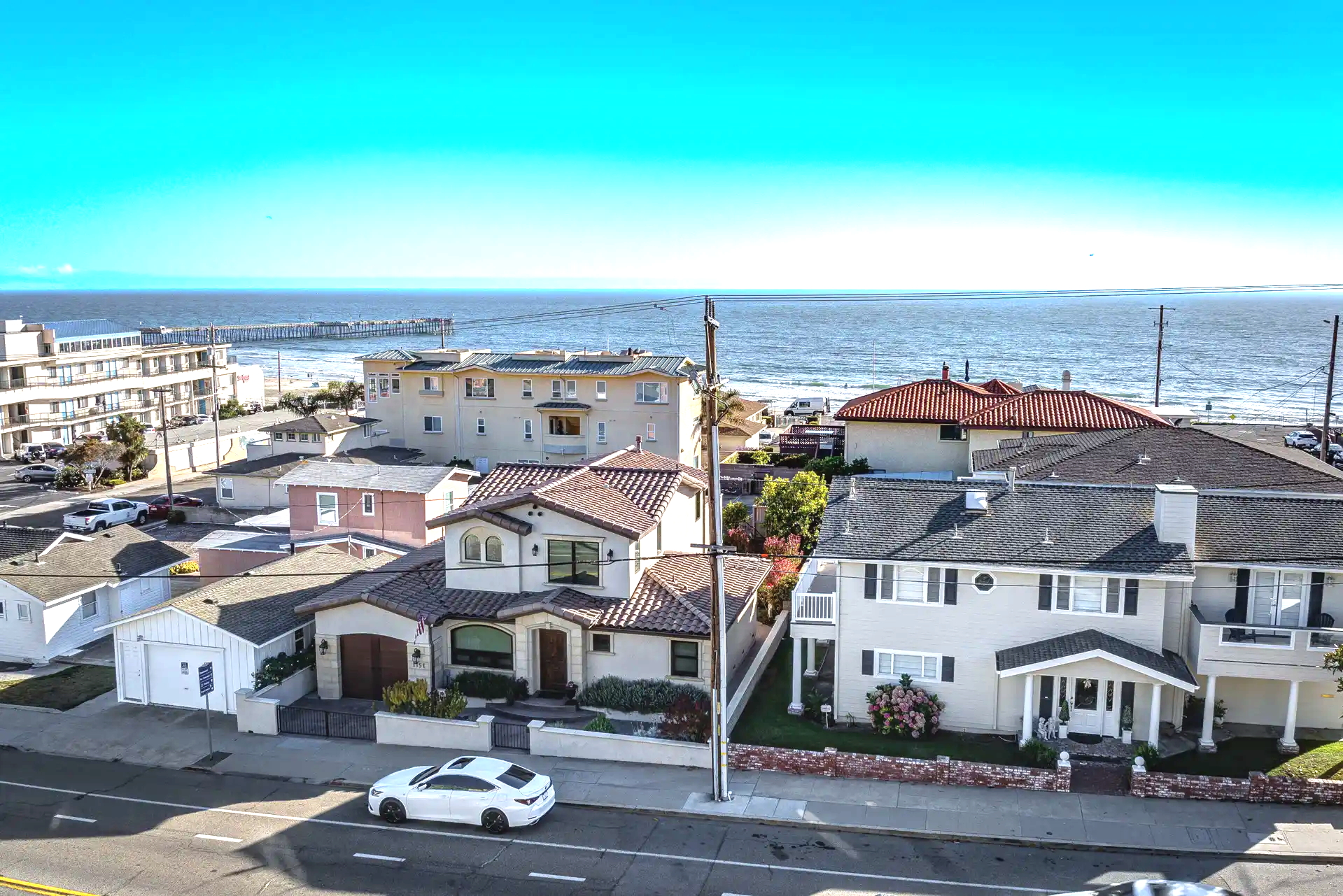 Daytime ocean view in Pismo Beach